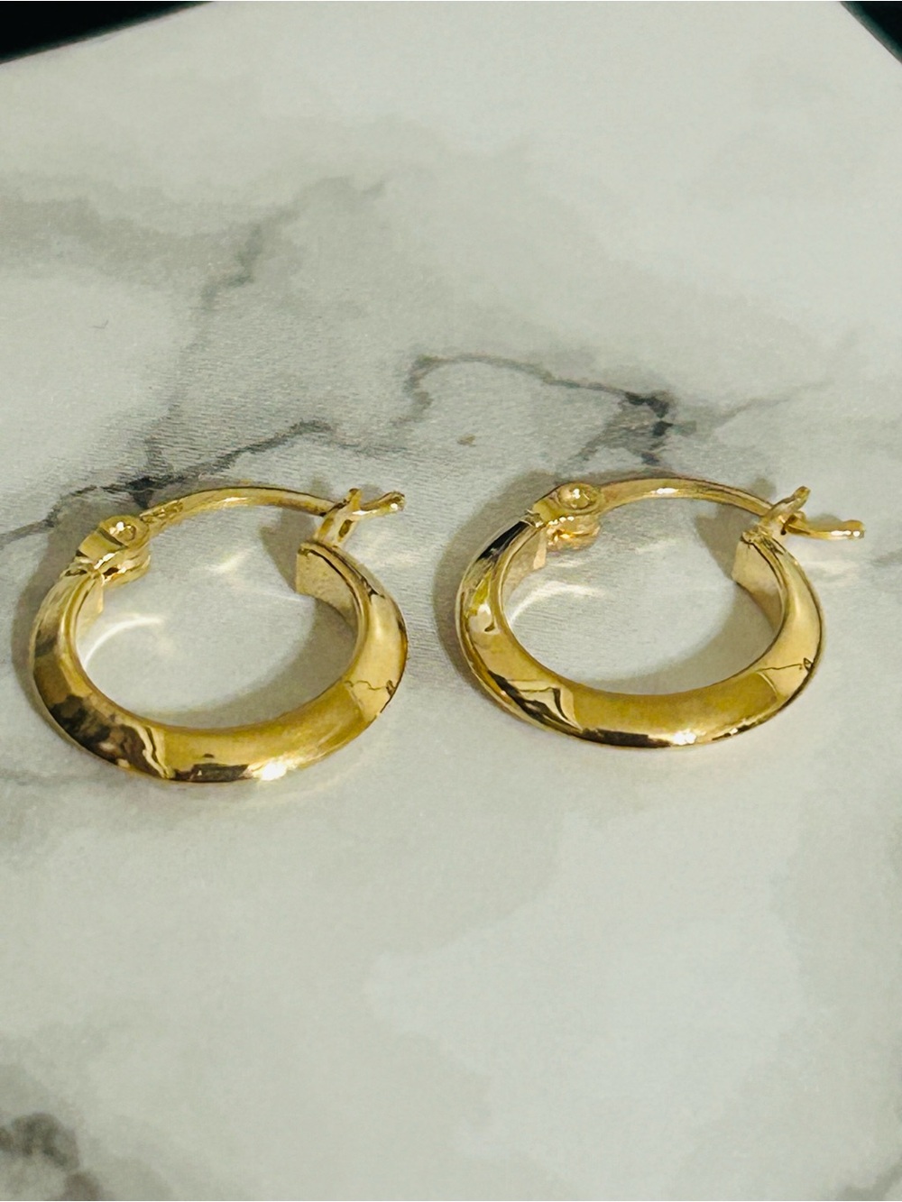 18K Gold Lightweight Classic Hoop Earrings 13.5mm